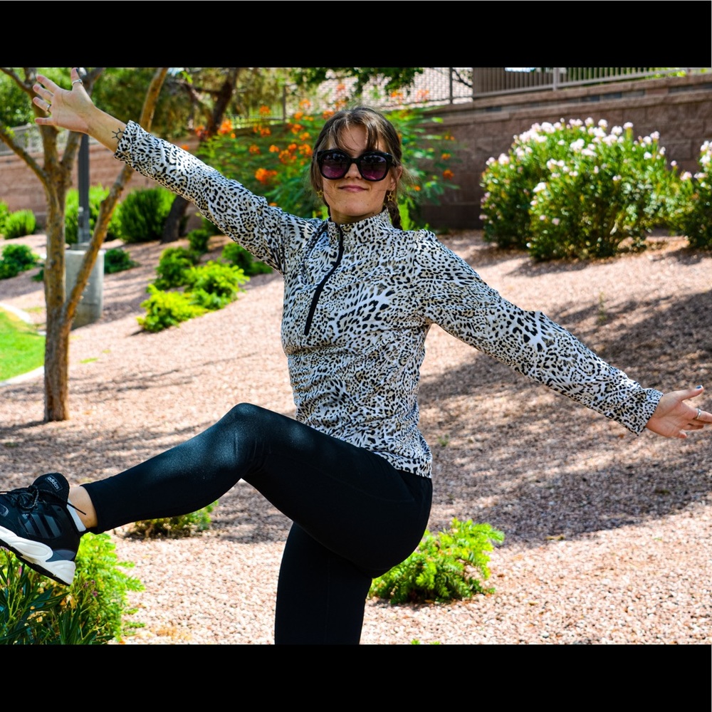 Tail cheetah print long sleeve active top